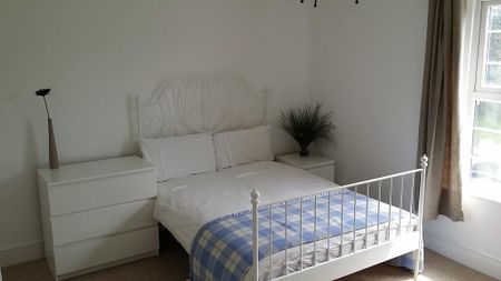 1 bedroom in a house share to rent - Photo 2