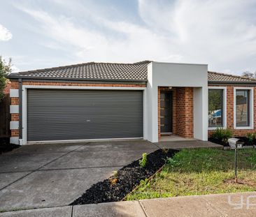 SPACIOUS FAMILY LIVING IN A PEACEFUL LOCATION! - Photo 6