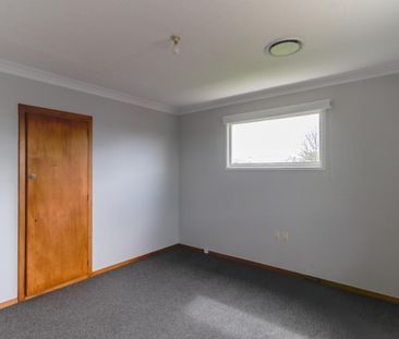 Solid home in Strathern! - Photo 4