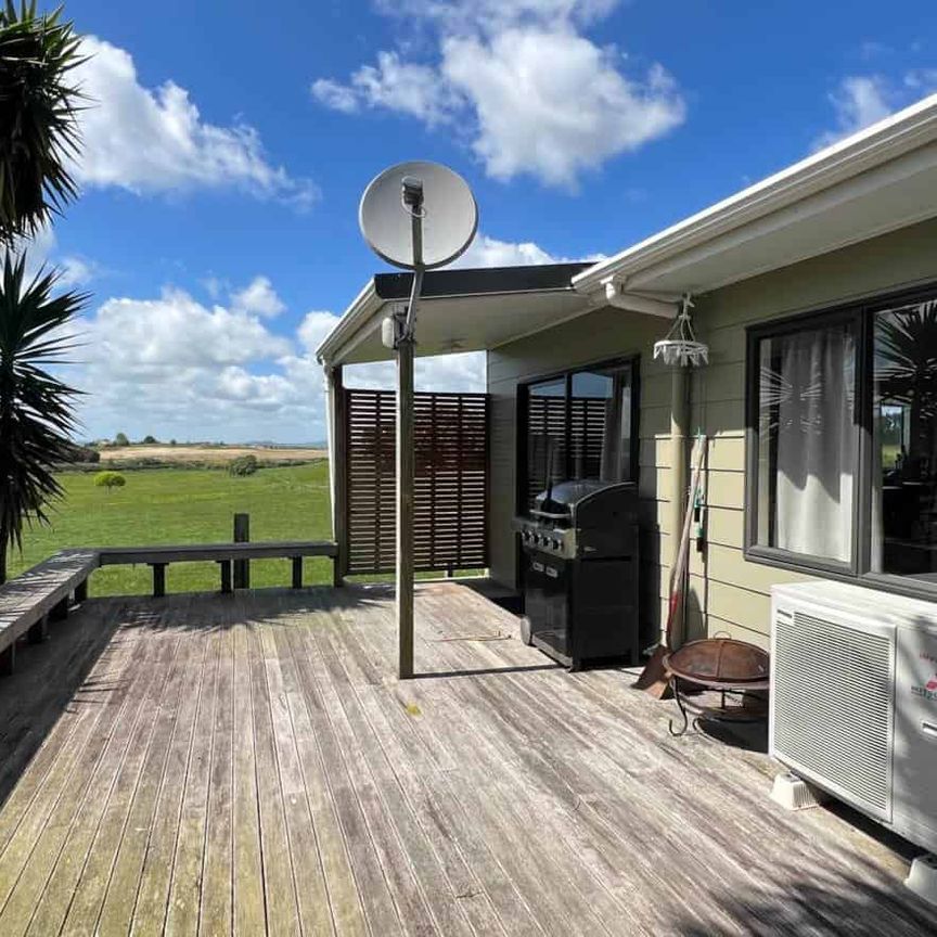 Escape to the Countryside - Photo 2