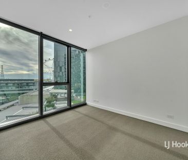Luxury 2 Bedroom Apartment with Brilliant Harbour Views! - Photo 2