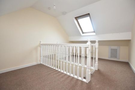 Brocklehurst Piece, Brampton, Chesterfield, S40 2QY - Photo 2