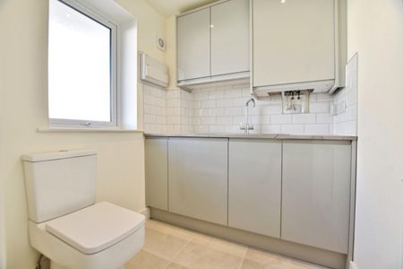 3 bedroom House To Let - Photo 2