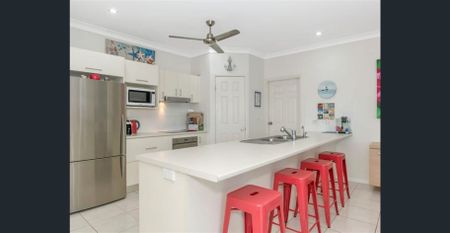 STUNNING 4 BEDROOM, 2 BATHROOM HOME + POOL + SOLAR! - Photo 5