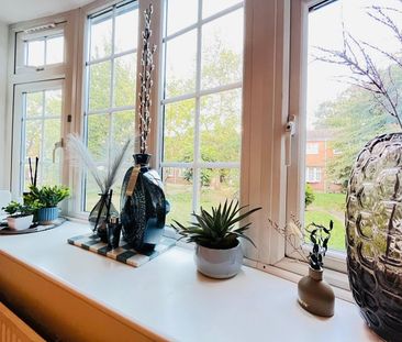 3 Bed Semi-Detached House, Macmillan Close, NG3 - Photo 2