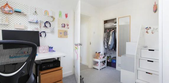 3 bedroom maisonette in London - Photo 2