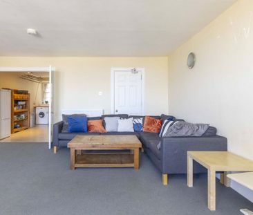 3 bedroom apartment to rent - Photo 2