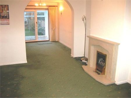 3 bedroom semi-detached house to rent - Photo 4