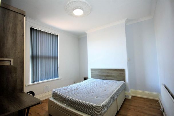 4 bedroom terraced house to rent - Photo 1