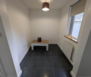 43 Upper Waterloo Road, Larne, BT40 1HD - Photo 4