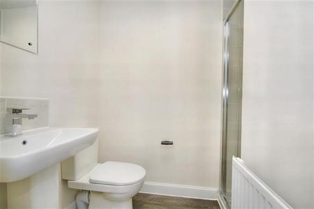 3 bedroom semi-detached house to rent - Photo 5