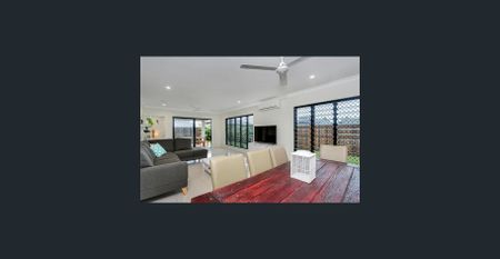 Modern Family Home in a Peaceful Smithfield Cul-de-Sac - Photo 5