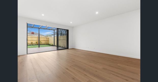 Luxurious Townhouse In The Zone - Photo 1