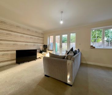 3 bedroom Semi-Detached House to let - Photo 3