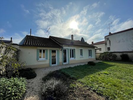 Location maison 4 pièces, 87.00m², Fontenay-le-Comte - Photo 2