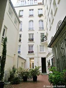 Logement à Paris, Location meublée - Photo 2