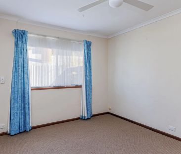 Well-appointed home in a neighbourhood filled with conveniences! - Photo 3