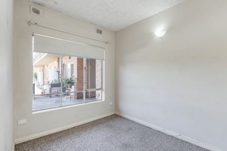 Ground Floor Unit - Photo 4