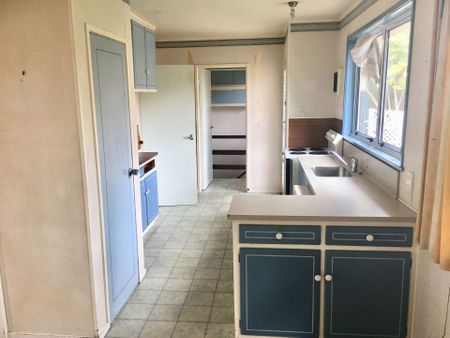 Spacious Family Home in the Heart of Manurewa - Photo 3