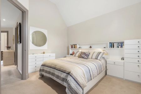 TIMELESS GRANDEUR IN BLUE-CHIP LOCALE - Photo 5