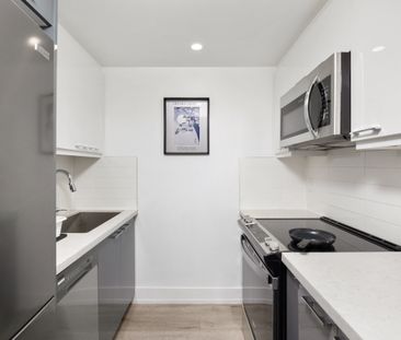 Flex Premium with Balcony - 201 Sherbourne - Photo 6