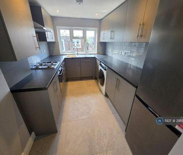 3 bedroom terraced house to rent - Photo 4
