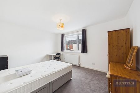 1 bedroom Flat To Let - Photo 2
