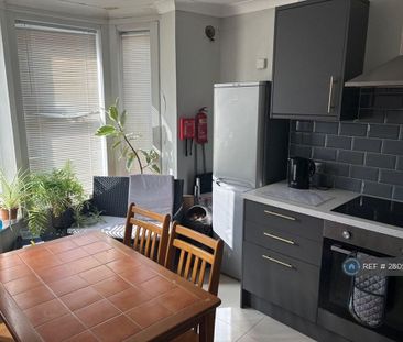 1 bedroom in a house share to rent - Photo 5