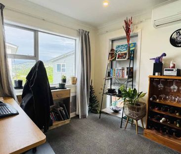 Modern & sunny 3 bedroom home in prime location - Photo 2