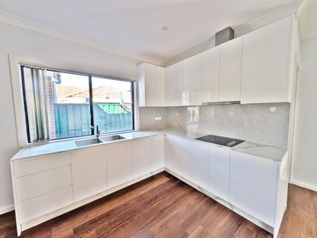 Well-Presented 2 Bedroom Granny Flat - Photo 5