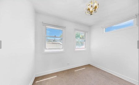 10 Phyllis Street, Elwood VIC 3184 - House For Rent | Domain - Photo 3