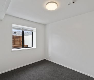Spacious 3 Bedroom 2 Bathroom in great Location. - Photo 3