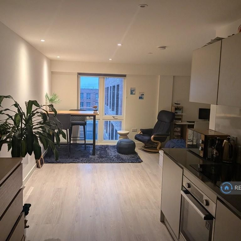 Studio to rent - Photo 1