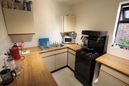 Studio to rent - Photo 2