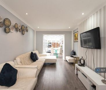 4 bedroom semi-detached house to rent - Photo 6