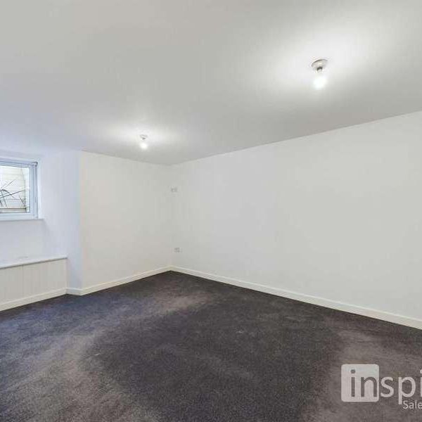 Wellingborough Road, Rushden, NN10 - Photo 1