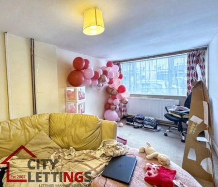 3 Bedroom End Terraced House - Photo 3