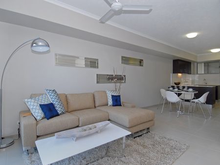 STUNNING 2 BED 2 BATH APARTMENT - Photo 3
