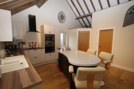 2 bedroom maisonette to rent - Photo 5