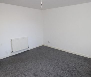 2 bedroom ground floor flat to rent - Photo 4