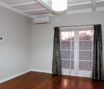 2 bedroom in New Lynn - Photo 2