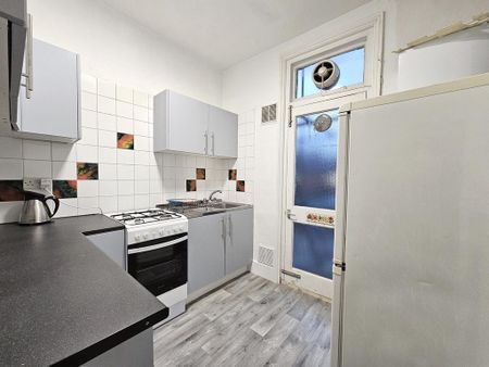 3 bedroom flat to rent - Photo 5