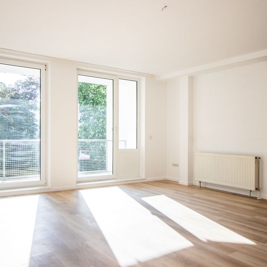 Schick renovierte 3 Zimmerwohnung mit Balkon und Tiefgarage im Zentrum von Oerlinghausen - Photo 1