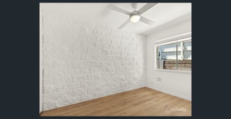 Bright & Cozy 2-Bedroom Apartment with Washer & Fridge Included -– 3/44 Alpha Street, Taringa QLD 4068 - Photo 5