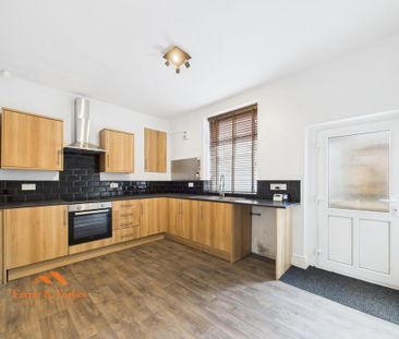 2 bedroom end of terrace house to rent - Photo 3