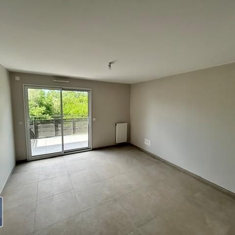 Location Appartement 2 pièces 44m² CHARBONNIERES LES BAINS 69260 - Photo 1