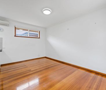 Renovated One Bedroom Beauty - Photo 6