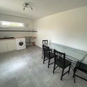 F2 MEUBLÉ - SOTTEVILLE LES ROUEN - Photo 2