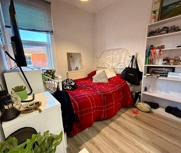 West End // Spacious Bed & Bath // Sept, LN1 - Photo 4