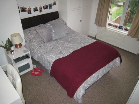 3 bedroom terraced house to rent - Photo 4
